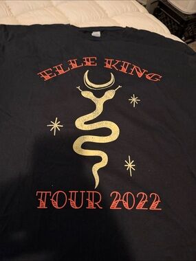 Gildan Black Crewneck Tee with Silver Brand Tag Elle King tour